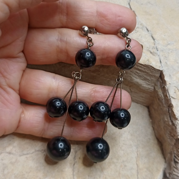 Vintage black beads chandelier earrings - Picture 3 of 3
